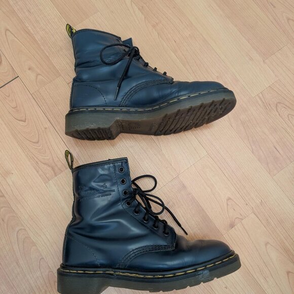 Vintage 1996 Dr. Martens Air Wair Size 6 US, 5 UK Navy Smooth 8 Eyelet Boots - Picture 8 of 14
